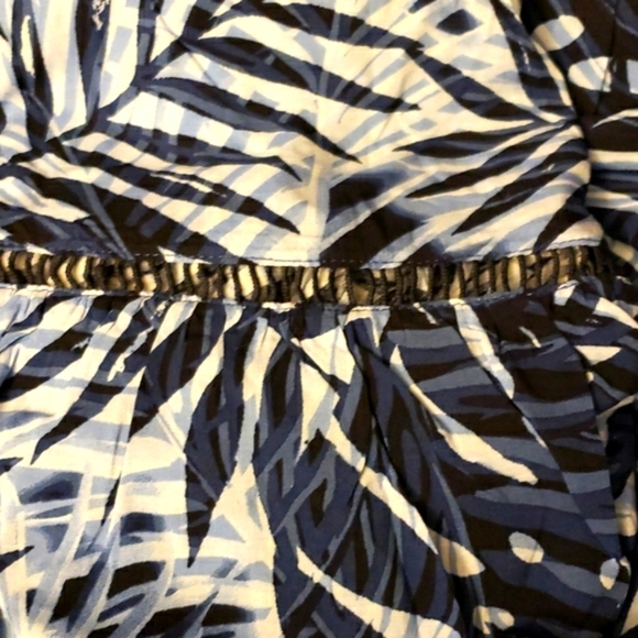 Norah Leafy High Neck Ruffle Dress Size Small - Picture 6 of 9